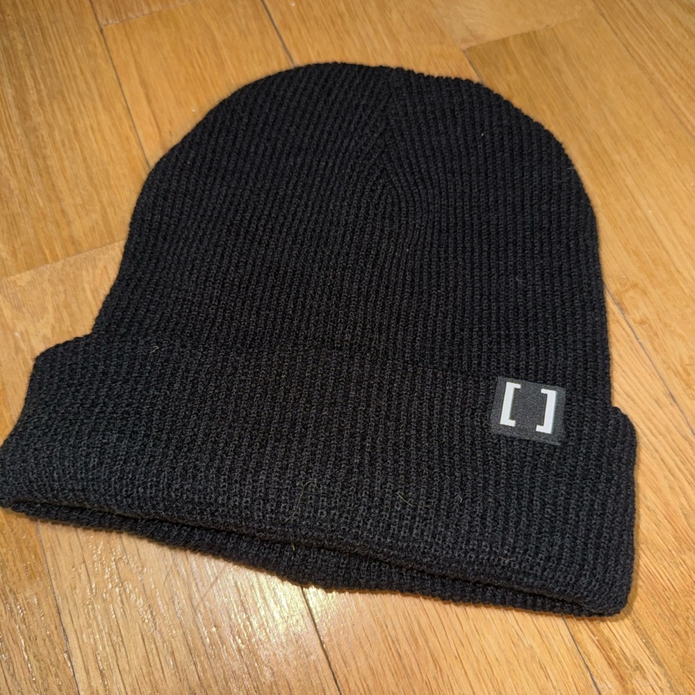 [ solidcore] Black Knit Beanie Hat